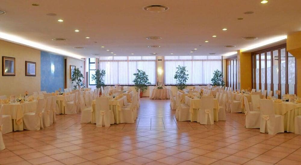 Hotel Diecimare Cava deʼ Tirreni Buitenkant foto
