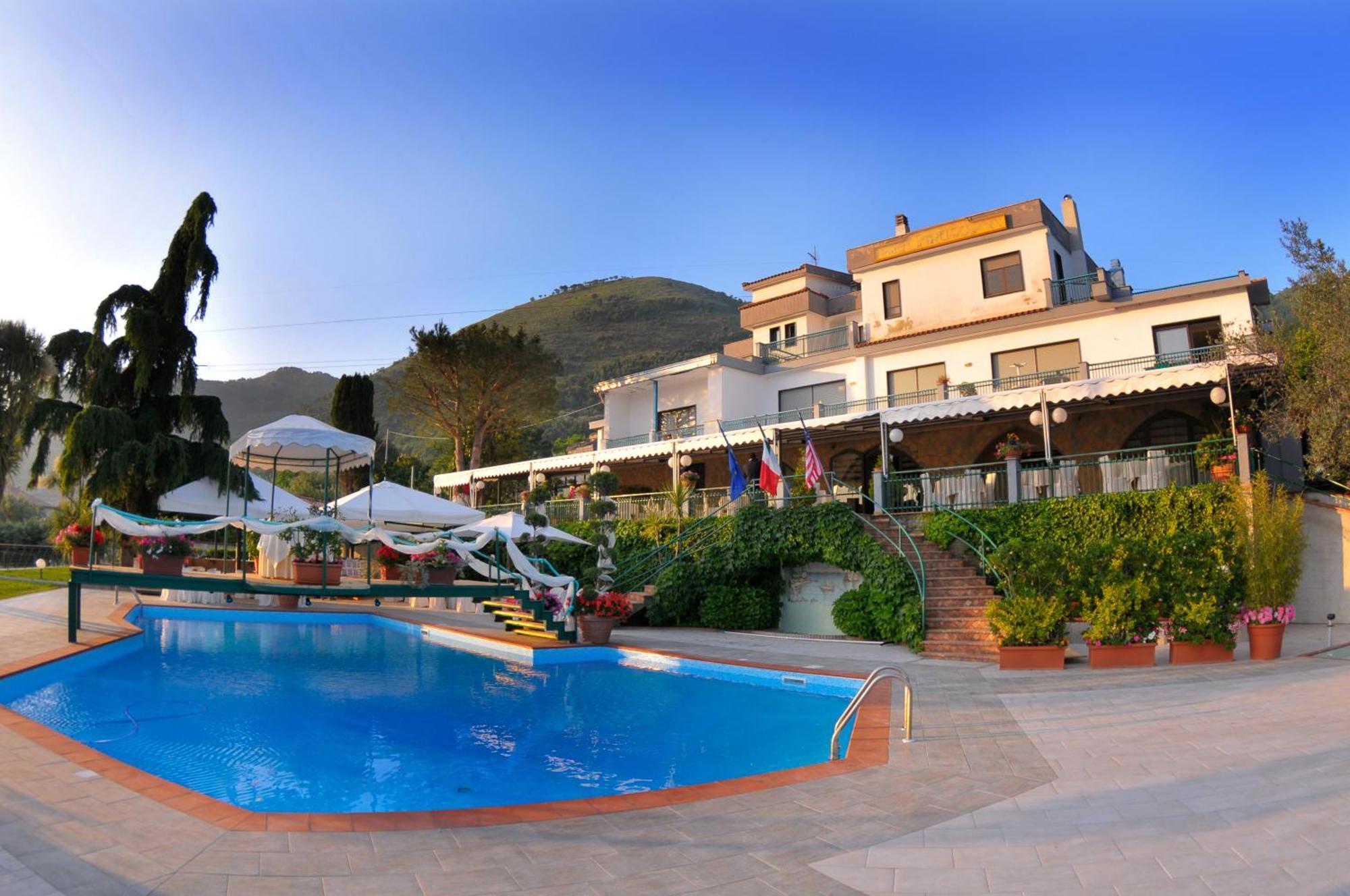 Hotel Diecimare Cava deʼ Tirreni Buitenkant foto