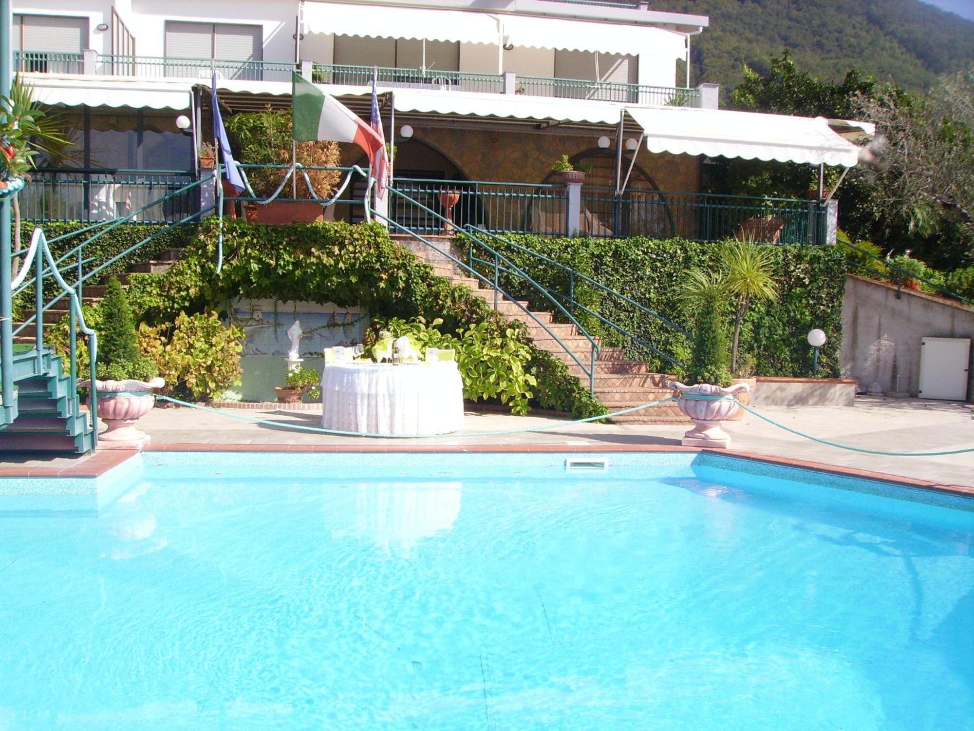 Hotel Diecimare Cava deʼ Tirreni Buitenkant foto