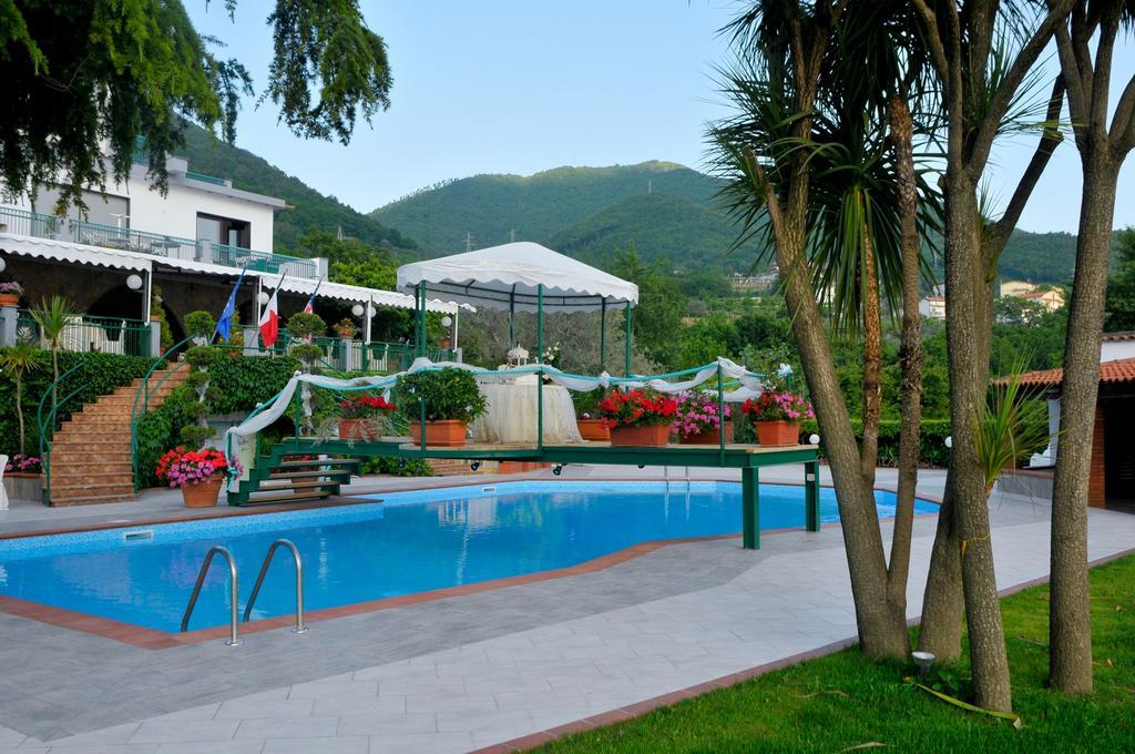 Hotel Diecimare Cava deʼ Tirreni Buitenkant foto