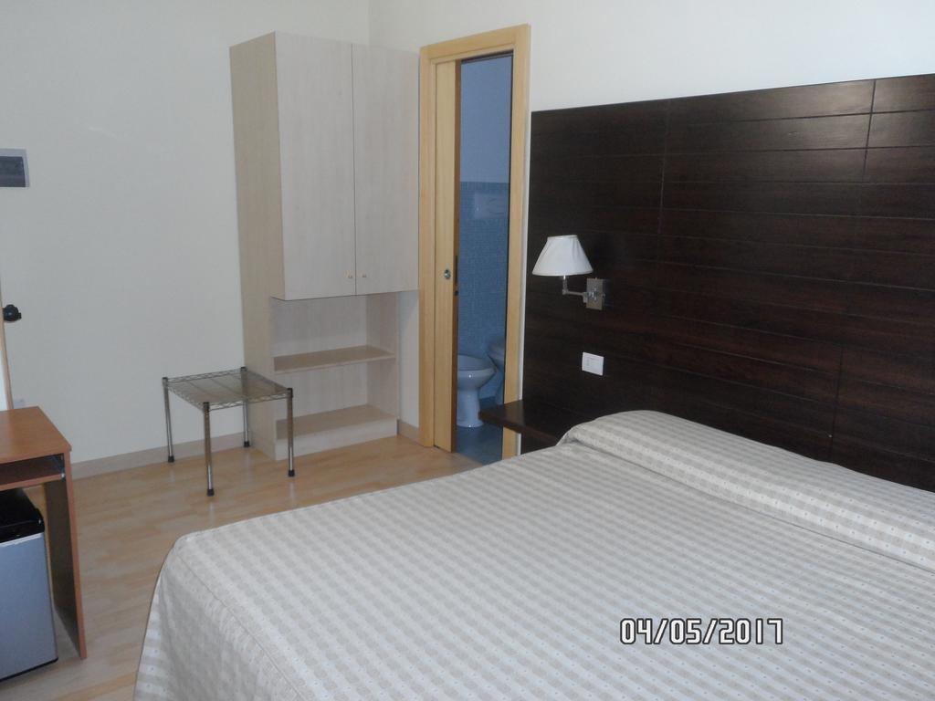 Hotel Diecimare Cava deʼ Tirreni Buitenkant foto