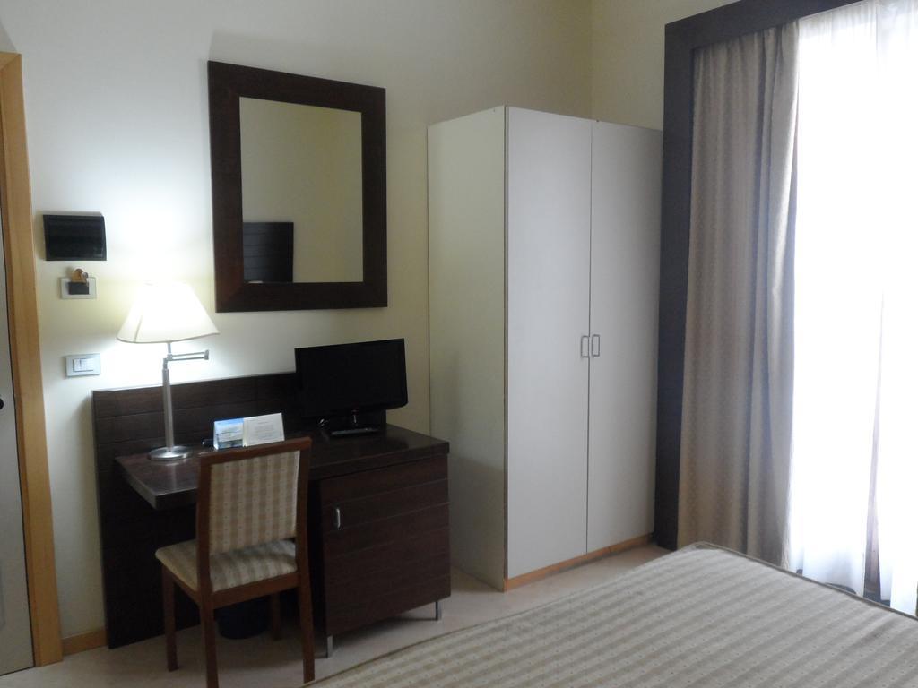 Hotel Diecimare Cava deʼ Tirreni Buitenkant foto