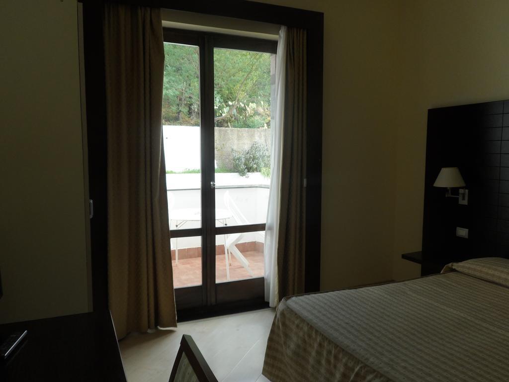Hotel Diecimare Cava deʼ Tirreni Buitenkant foto