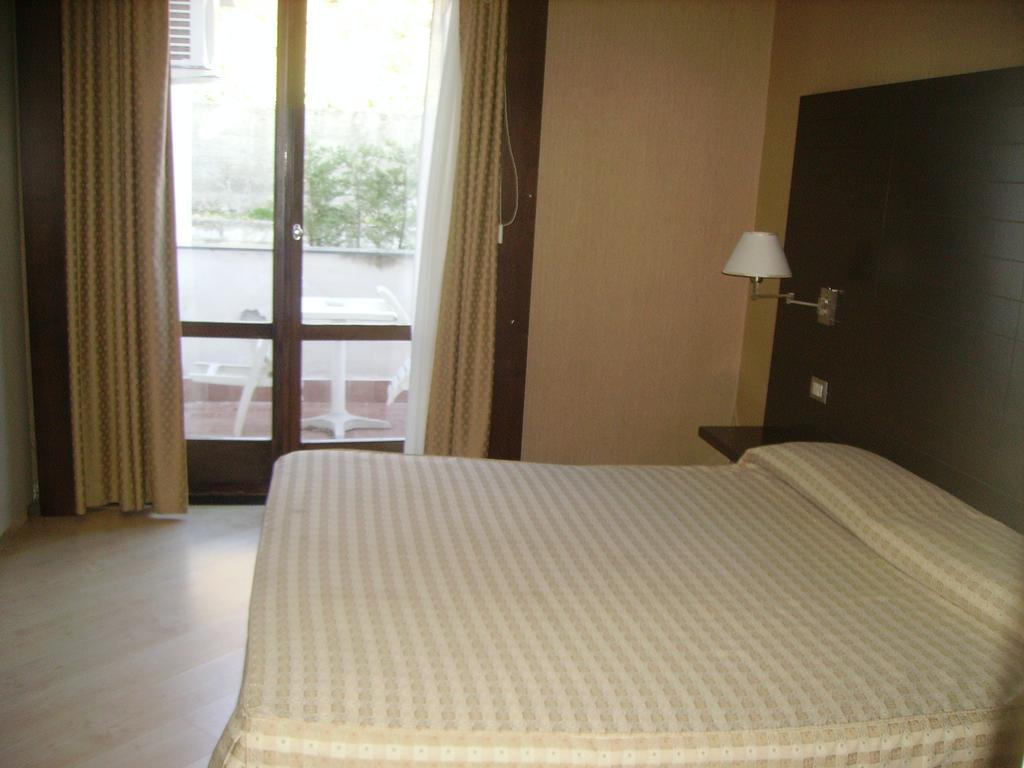 Hotel Diecimare Cava deʼ Tirreni Buitenkant foto