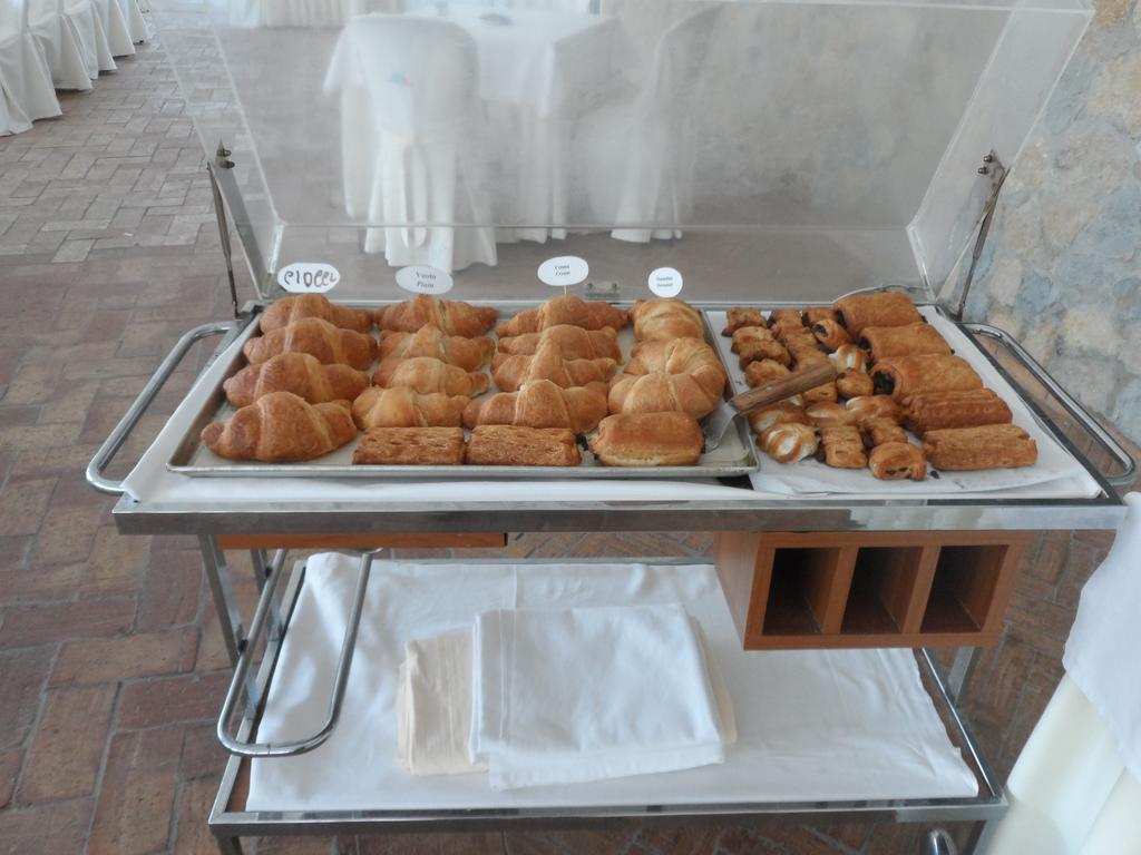 Hotel Diecimare Cava deʼ Tirreni Buitenkant foto