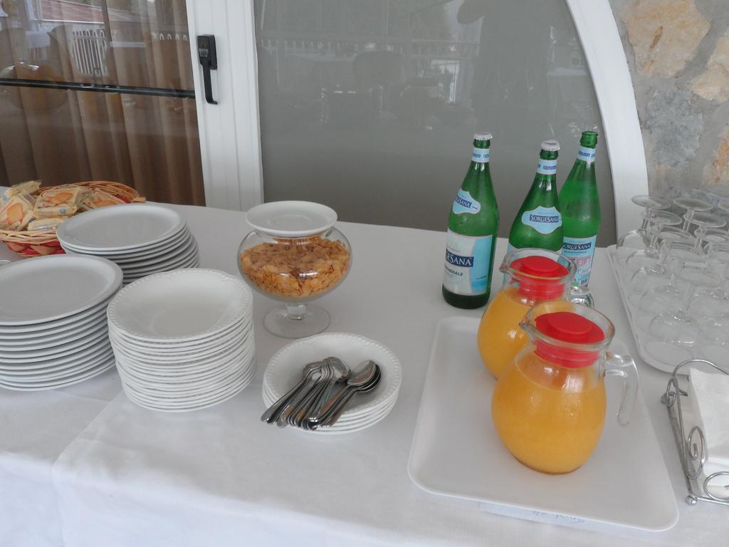 Hotel Diecimare Cava deʼ Tirreni Buitenkant foto