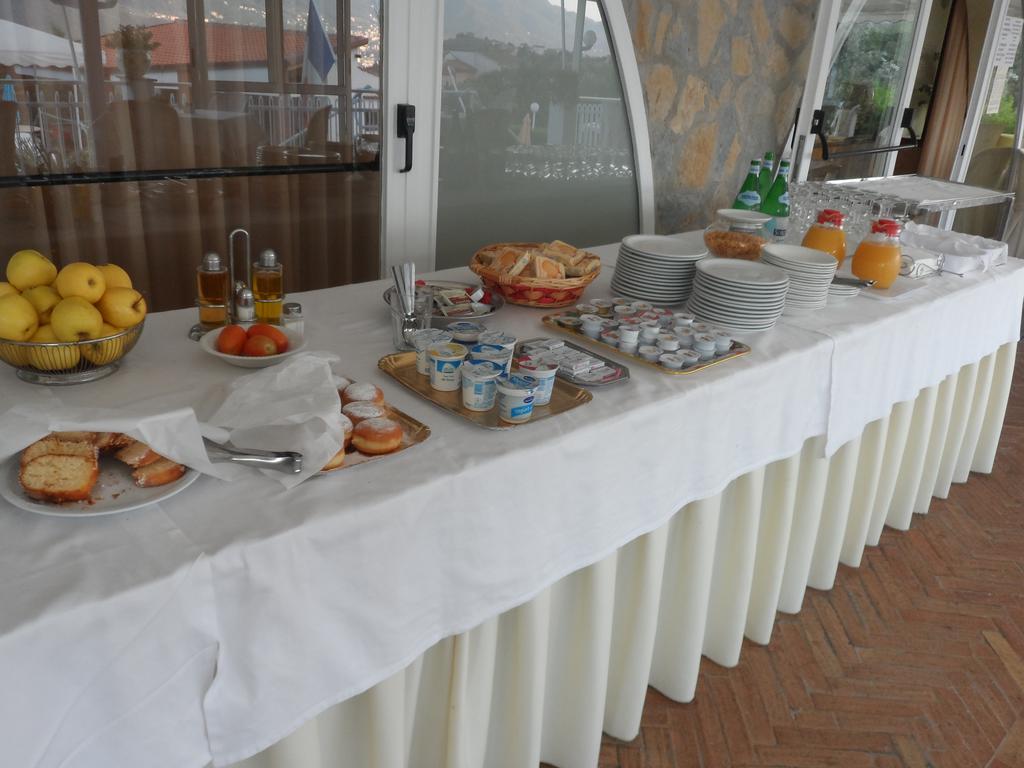 Hotel Diecimare Cava deʼ Tirreni Buitenkant foto