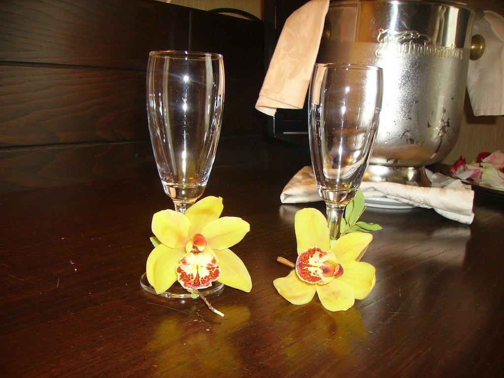 Hotel Diecimare Cava deʼ Tirreni Buitenkant foto