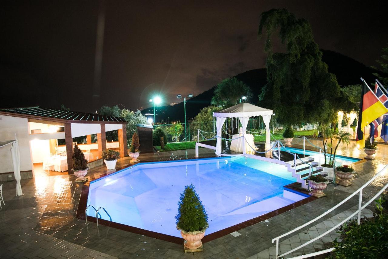 Hotel Diecimare Cava deʼ Tirreni Buitenkant foto