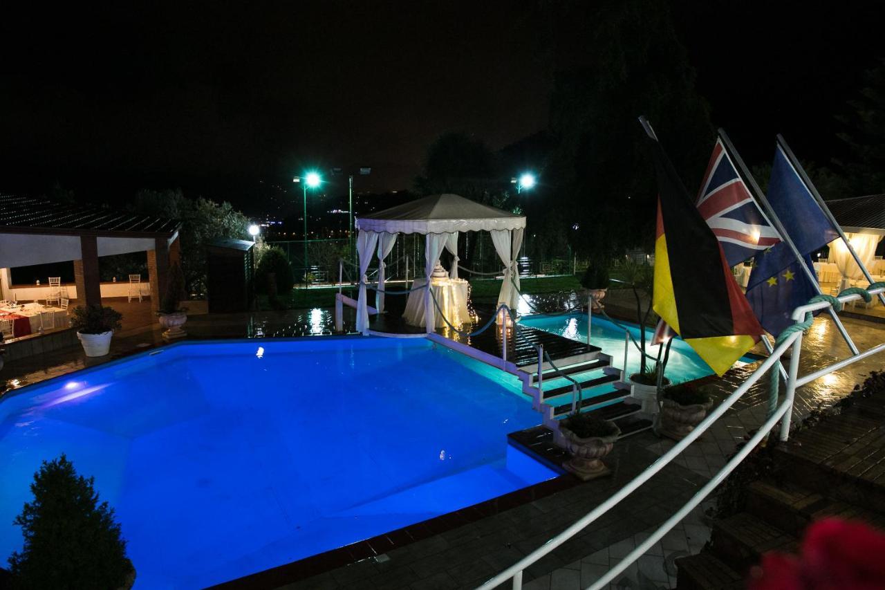 Hotel Diecimare Cava deʼ Tirreni Buitenkant foto